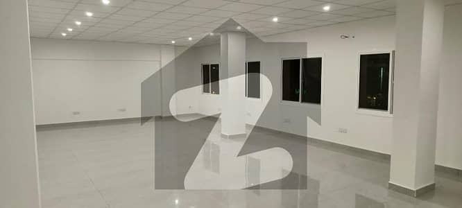 شاہراہِ فیصل کراچی میں 6 مرلہ دفتر 1.6 لاکھ میں کرایہ پر دستیاب ہے۔