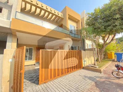 Brand new luxury 8 marla full house 5 bed accommodation 2 American kitchen 1 Servent two spacious TV lounge available for sale in Bahria Enclave Sector N