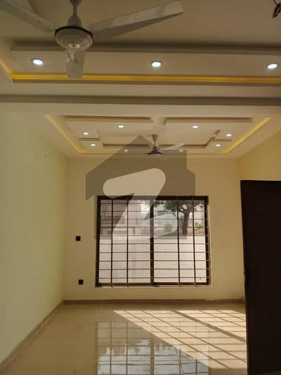 5 maral brand new full house 3 bed accommodation 1 American kitchen 1 Servent two species TV lounge available for rent in Bahria Enclave Sector