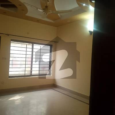 جی ۔ 13 اسلام آباد میں 3 کمروں کا 10 مرلہ زیریں پورشن 1.1 لاکھ میں کرایہ پر دستیاب ہے۔