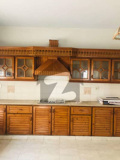 ڈی ایچ اے فیز 7 ڈی ایچ اے ڈیفینس,کراچی میں 6 کمروں کا 1 کنال مکان 10.75 کروڑ میں برائے فروخت۔