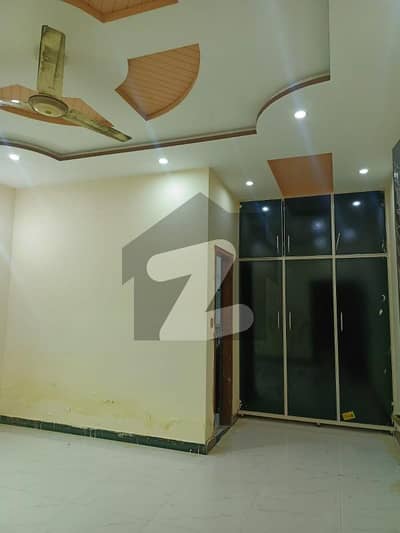 ایل ڈی اے ایوینیو لاہور میں 6 کمروں کا 10 مرلہ مکان 1.32 لاکھ میں کرایہ پر دستیاب ہے۔