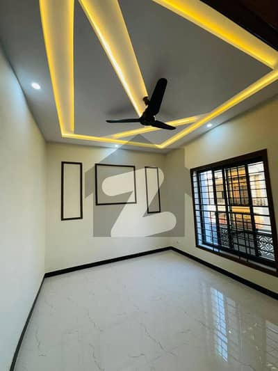 Block J 1.5story House sale