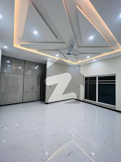 بنی گالہ اسلام آباد میں 2 کمروں کا 11 مرلہ مکان 75.0 ہزار میں کرایہ پر دستیاب ہے۔