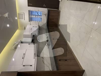 بحریہ انکلیو - سیکٹر سی 3 بحریہ انکلیو,بحریہ ٹاؤن,اسلام آباد میں 5 کمروں کا 10 مرلہ مکان 4.9 کروڑ میں برائے فروخت۔