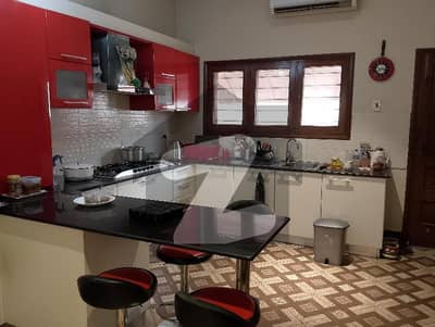 ڈی ایچ اے فیز 8 - زون اے ڈی ایچ اے فیز 8,ڈی ایچ اے ڈیفینس,کراچی میں 6 کمروں کا 1 کنال مکان 15.5 کروڑ میں برائے فروخت۔