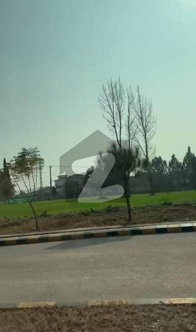 ناول فارمز ہاؤسنگ سکیم اسلام آباد میں 5 کنال پلاٹ فائل 4.0 کروڑ میں برائے فروخت۔