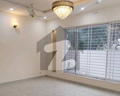 10 Marla House For sale In Rs. 95000000 Only