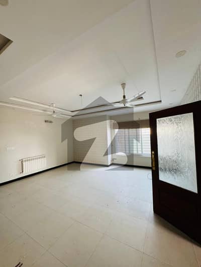 ای ۔ 11 اسلام آباد میں 3 کمروں کا 1 کنال بالائی پورشن 1.4 لاکھ میں کرایہ پر دستیاب ہے۔