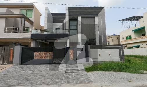 Prime Location 10 Marla House Situated In Central Park - Block A For Sale