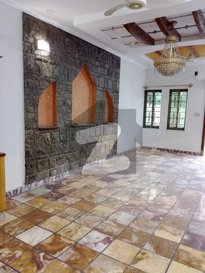 آئی ۔ 8/3 آئی ۔ 8,اسلام آباد میں 10 کمروں کا 14 مرلہ مکان 4.0 لاکھ میں کرایہ پر دستیاب ہے۔