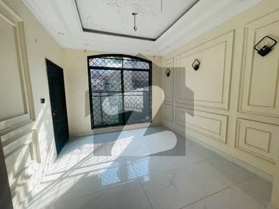 جوہر ٹاؤن فیز 1 جوہر ٹاؤن,لاہور میں 5 کمروں کا 5 مرلہ مکان 1.4 لاکھ میں کرایہ پر دستیاب ہے۔