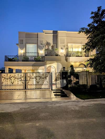 لیک سٹی رائیونڈ روڈ,لاہور میں 5 کمروں کا 1 کنال مکان 8.75 کروڑ میں برائے فروخت۔