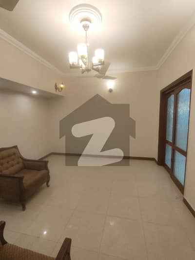 کلفٹن ۔ بلاک 4 کلفٹن,کراچی میں 3 کمروں کا 9 مرلہ بالائی پورشن 3.6 کروڑ میں برائے فروخت۔