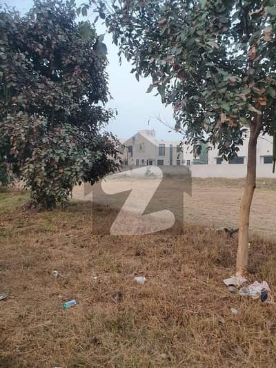 ای ایم ای سوسائٹی ۔ بلاک ڈی ای ایم ای سوسائٹی,لاہور میں 1 کنال رہائشی پلاٹ 4.5 کروڑ میں برائے فروخت۔