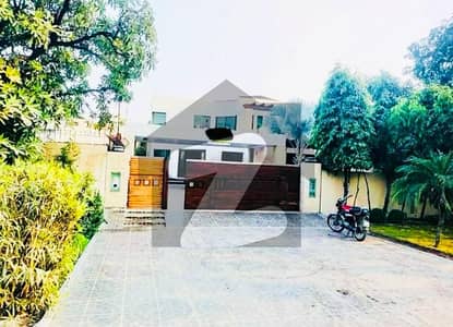 ڈی ایچ اے فیز 3 ڈیفنس (ڈی ایچ اے),لاہور میں 5 کمروں کا 2 کنال مکان 4.0 لاکھ میں کرایہ پر دستیاب ہے۔ ڈی ایچ اے فیز 3 ڈیفنس (ڈی ایچ اے),لاہور میں 5 کمروں کا 2 کنال مکان 4.0 لاکھ میں کرایہ پر دستیاب ہے۔