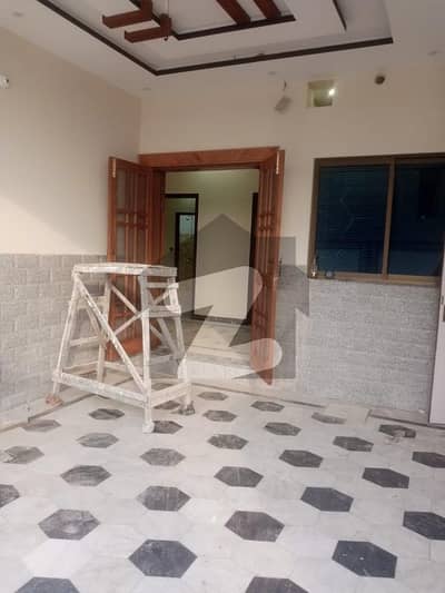 جلو پارک روڈ لاہور میں 6 کمروں کا 8 مرلہ مکان 1.5 لاکھ میں کرایہ پر دستیاب ہے۔