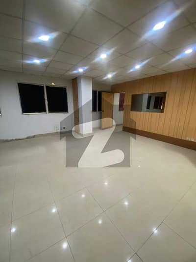 یونیورسٹی روڈ کراچی میں 2 کمروں کا 7 مرلہ دفتر 1.2 لاکھ میں کرایہ پر دستیاب ہے۔