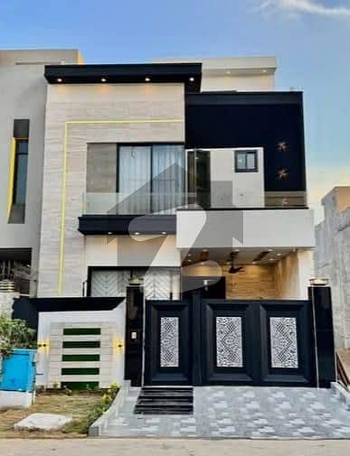 سٹی ہاؤسنگ سوسائٹی گوجرانوالہ میں 4 کمروں کا 5 مرلہ مکان 2.15 کروڑ میں برائے فروخت۔