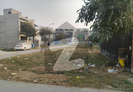 ڈی ایچ اے 9 ٹاؤن ڈیفنس (ڈی ایچ اے),لاہور میں 5 مرلہ رہائشی پلاٹ 86.0 لاکھ میں برائے فروخت۔