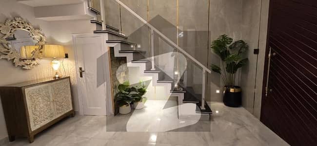 پیراگون سٹی لاہور میں 5 کمروں کا 10 مرلہ مکان 5.59 کروڑ میں برائے فروخت۔