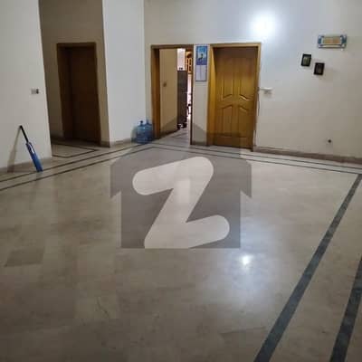 جوہر ٹاؤن فیز 1 جوہر ٹاؤن,لاہور میں 4 کمروں کا 1 کنال بالائی پورشن 1.05 لاکھ میں کرایہ پر دستیاب ہے۔