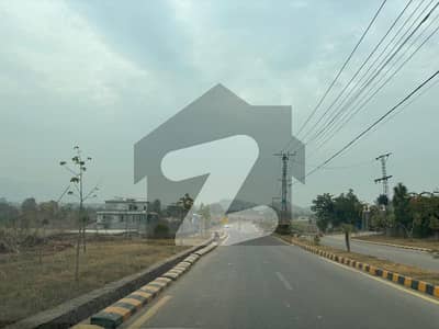 ناول فارمز ہاؤسنگ سکیم اسلام آباد میں 5 کنال پلاٹ فائل 4.0 کروڑ میں برائے فروخت۔