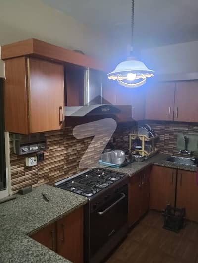 فریرے ٹاؤن کراچی میں 3 کمروں کا 5 مرلہ فلیٹ 3.25 کروڑ میں برائے فروخت۔