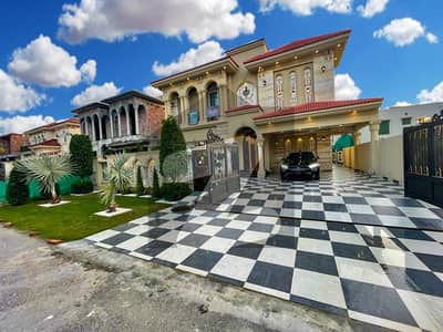 ڈی ایچ اے فیز 7 - بلاک زیڈ1 فیز 7,ڈیفنس (ڈی ایچ اے),لاہور میں 5 کمروں کا 1 کنال مکان 7.15 کروڑ میں برائے فروخت۔ ڈی ایچ اے فیز 7 - بلاک زیڈ1 فیز 7,ڈیفنس (ڈی ایچ اے),لاہور میں 5 کمروں کا 1 کنال مکان 7.15 کروڑ میں برائے فروخت۔