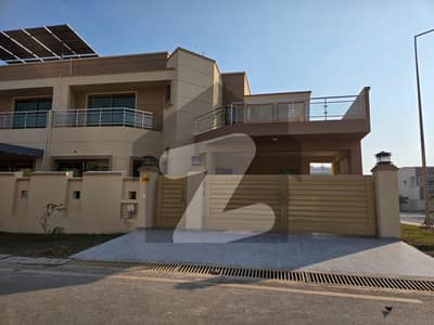10.6 Marla Corner Askari Villa Available