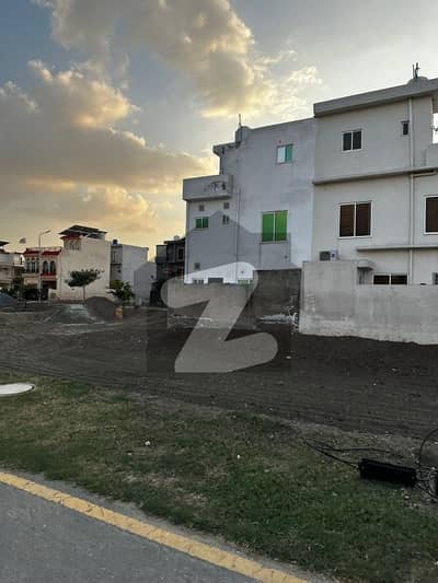 5 Marla Residential Plot in Silver Block, Park View City Near 2nd Entrance