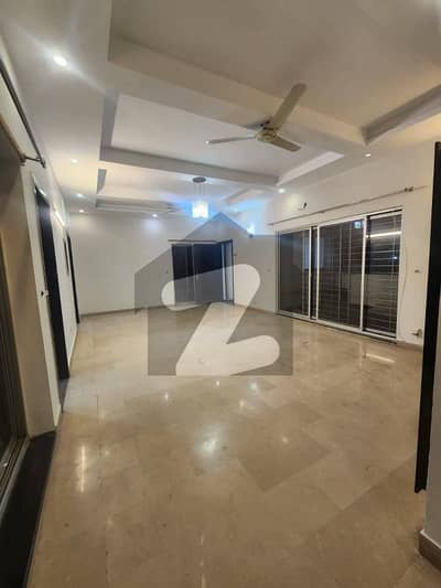 ڈی ایچ اے فیز 4 ڈیفنس (ڈی ایچ اے),لاہور میں 3 کمروں کا 1 کنال بالائی پورشن 95.0 ہزار میں کرایہ پر دستیاب ہے۔