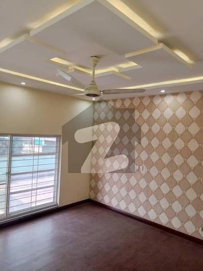 ڈی ایچ اے فیز 2 ڈیفنس (ڈی ایچ اے),لاہور میں 3 کمروں کا 1 کنال بالائی پورشن 95.0 ہزار میں کرایہ پر دستیاب ہے۔