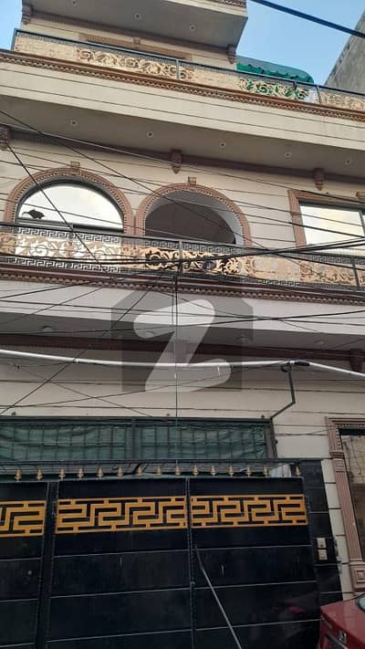 علامہ اقبال ٹاؤن ۔ ستلج بلاک علامہ اقبال ٹاؤن,لاہور میں 5 کمروں کا 5 مرلہ مکان 4.0 کروڑ میں برائے فروخت۔