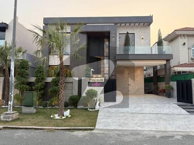 ڈی ایچ اے فیز 8 - بلاک ٹی فیز 8,ڈیفنس (ڈی ایچ اے),لاہور میں 5 کمروں کا 1 کنال مکان 12.5 کروڑ میں برائے فروخت۔