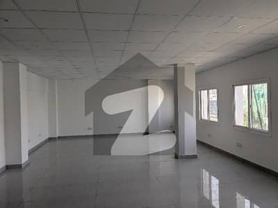 شاہراہِ فیصل کراچی میں 6 مرلہ دفتر 1.6 لاکھ میں کرایہ پر دستیاب ہے۔