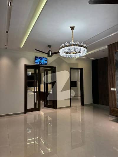 1 Kanal Beautiful House Available For Rent Near All Facilities