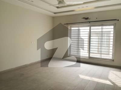 ڈی ایچ اے فیز 6 ڈیفنس (ڈی ایچ اے),لاہور میں 5 کمروں کا 1 کنال مکان 4.0 لاکھ میں کرایہ پر دستیاب ہے۔