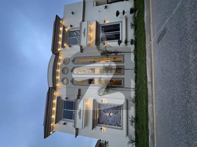 سٹی ہاؤسنگ سکیم جہلم میں 5 کمروں کا 10 مرلہ مکان 3.85 کروڑ میں برائے فروخت۔