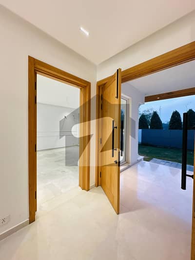 1 Kanal Facing Park Luxury House Are Available 1 Kanal Facing Park Luxury House Are Available
