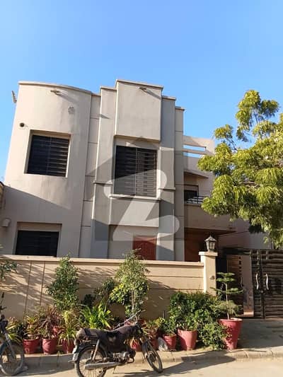 صائمہ لگژری ہومز کراچی میں 5 کمروں کا 10 مرلہ مکان 4.5 کروڑ میں برائے فروخت۔
