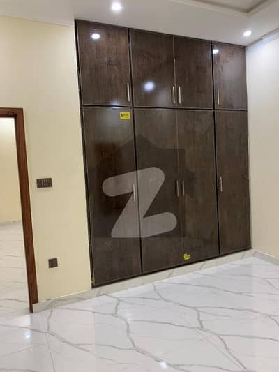 8 MARLA LOWER PORTION FOR RENT IN MILITARY ACCOUNT MAIN COLLEGE ROAD LHR