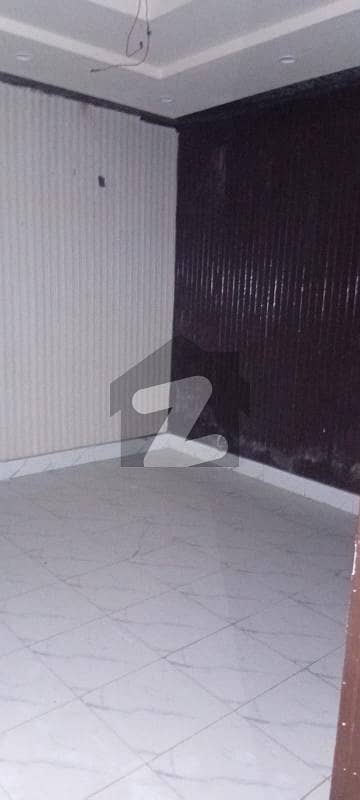 ڈیوس روڈ لاہور میں 1 مرلہ کمرہ 12.0 ہزار میں کرایہ پر دستیاب ہے۔