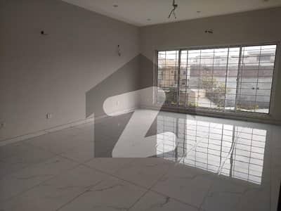 پی جی ای سی ایچ ایس فیز 2 پنجاب گورنمنٹ ایمپلائیز سوسائٹی,لاہور میں 6 کمروں کا 2 کنال مکان 11.5 کروڑ میں برائے فروخت۔