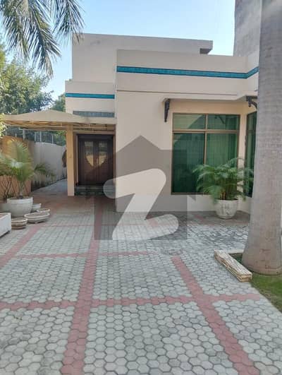 ڈیوس روڈ لاہور میں 2 کمروں کا 1 کنال مکان 3.5 لاکھ میں کرایہ پر دستیاب ہے۔