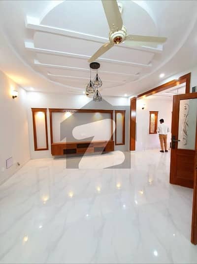 A Lower Portion Of 1800 Square Feet In Rs. 90000