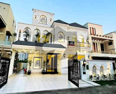 بحریہ ٹاؤن گلبہار بلاک بحریہ ٹاؤن سیکٹر سی,بحریہ ٹاؤن,لاہور میں 5 کمروں کا 10 مرلہ مکان 3.9 کروڑ میں برائے فروخت۔