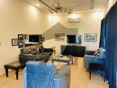 پیراگون سٹی لاہور میں 5 کمروں کا 10 مرلہ مکان 1.35 لاکھ میں کرایہ پر دستیاب ہے۔