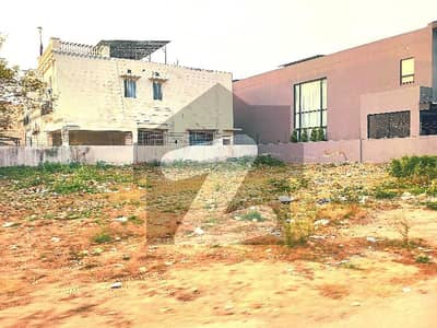 ڈی ایچ اے فیز 7 - بلاک کیو فیز 7,ڈیفنس (ڈی ایچ اے),لاہور میں 2 کنال رہائشی پلاٹ 6.5 کروڑ میں برائے فروخت۔