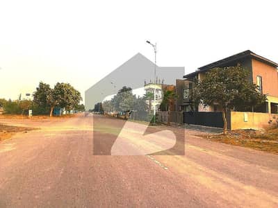 ڈی ایچ اے فیز 7 - بلاک یو فیز 7,ڈیفنس (ڈی ایچ اے),لاہور میں 1 کنال رہائشی پلاٹ 3.45 کروڑ میں برائے فروخت۔